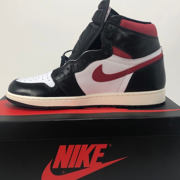 >SOLD - $300< Nike Air Jordan 1 Retro High OG - Picture 4 of 8